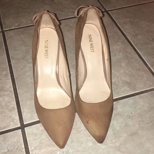Nine West heels tan with back design 👠